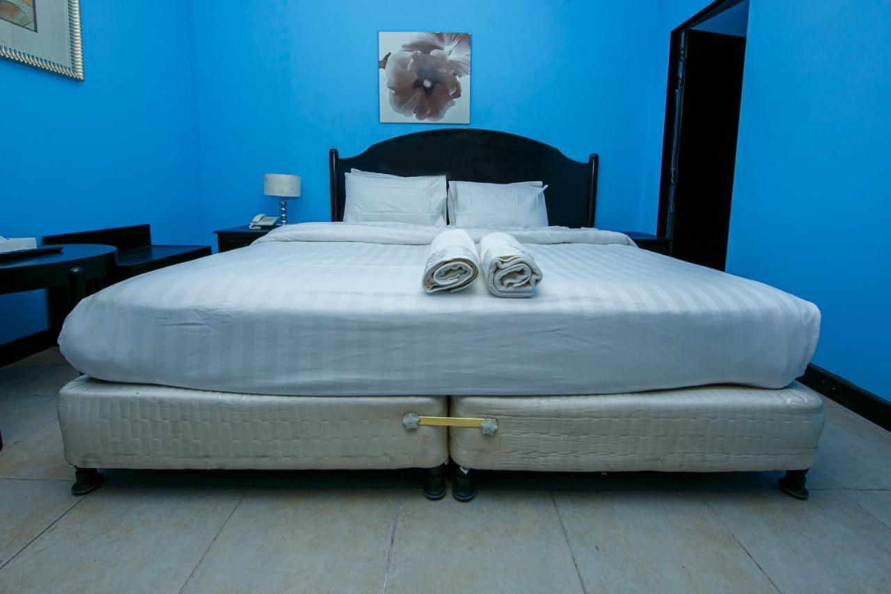Bahrain Plaza Hotel Al Manamah Esterno foto