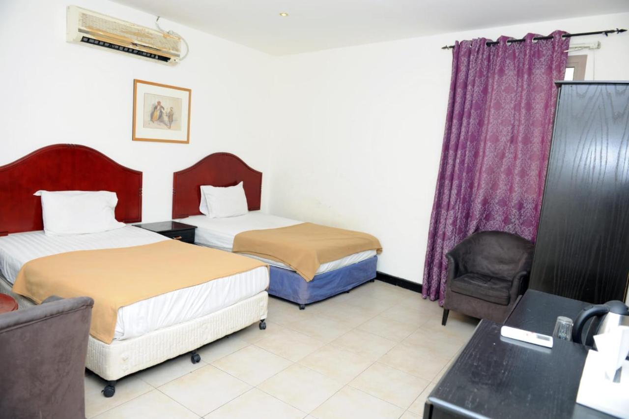 Bahrain Plaza Hotel Al Manamah Esterno foto